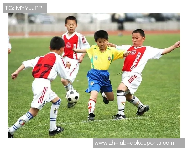 足球教材课本的全面解析与实用技巧分享助力青少年足球成长 足球教材课本的全面解析与实用技巧分享助力青少年足球成长