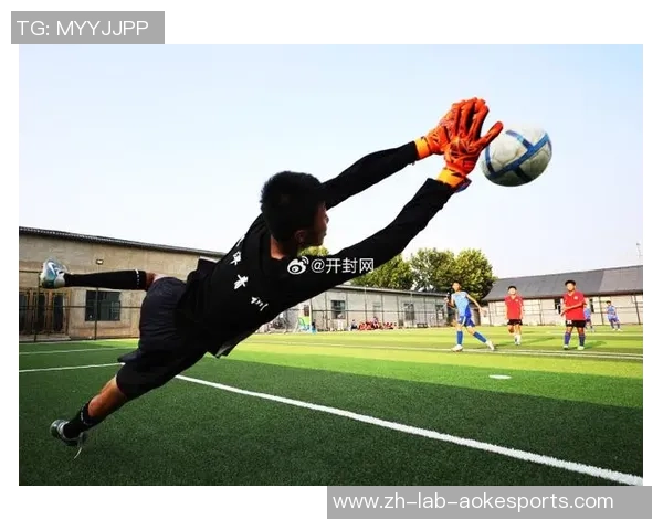 高中足球男生的拼搏与梦想:在绿茵场上追逐青春的热血与荣耀 高中足球男生的拼搏与梦想:在绿茵场上追逐青春的热血与荣耀